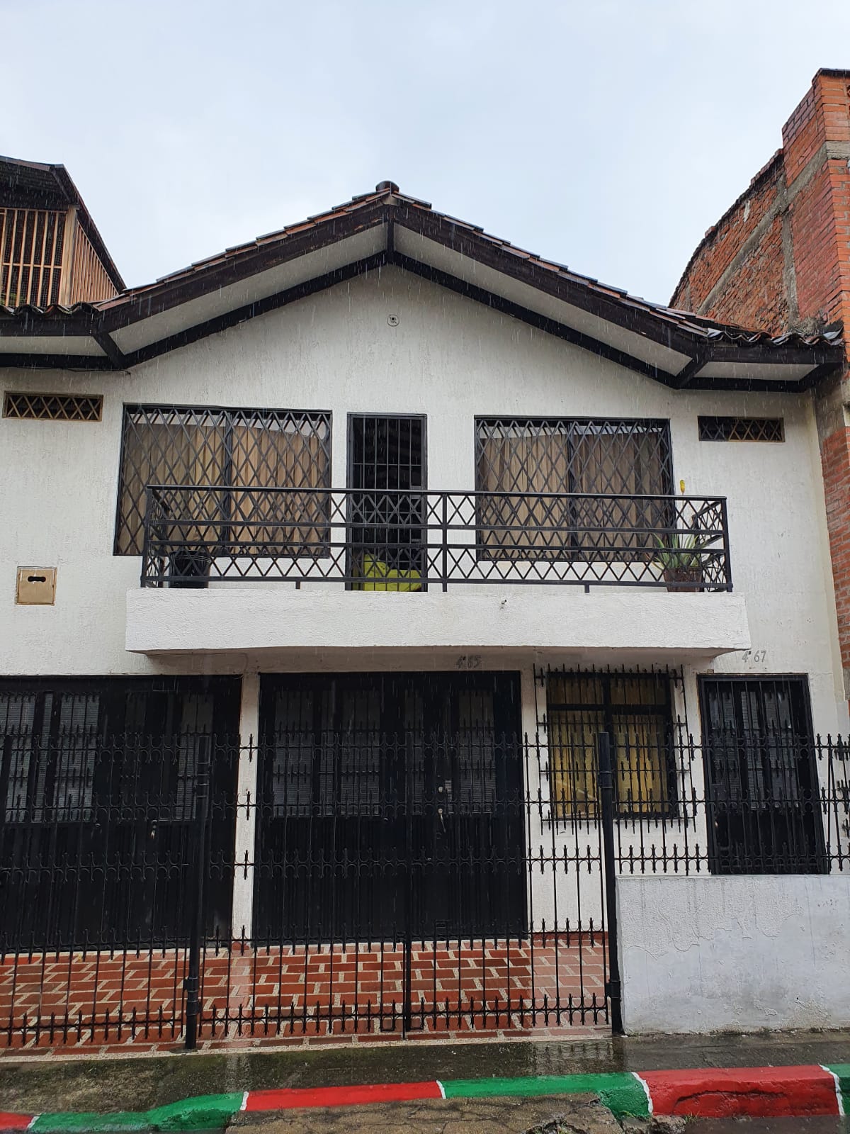 Vendo casa bifamiliar +apartaestudio en las Delicias(J.I.T)4920285