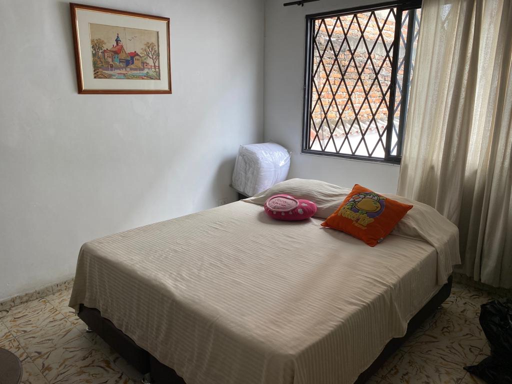 Vendo casa bifamiliar +apartaestudio en las Delicias(J.I.T)4920285