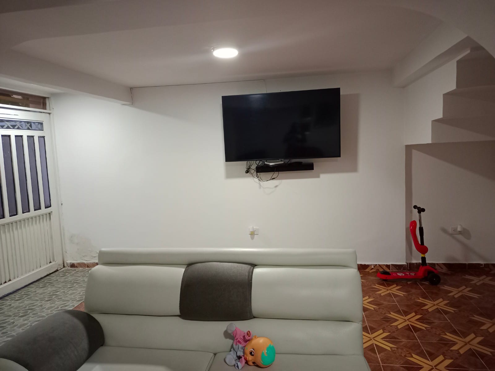 VENDO CASA CON APARTAESTUDIO PASEO LOS ALMENDROS (J.I.T)WASI5343900