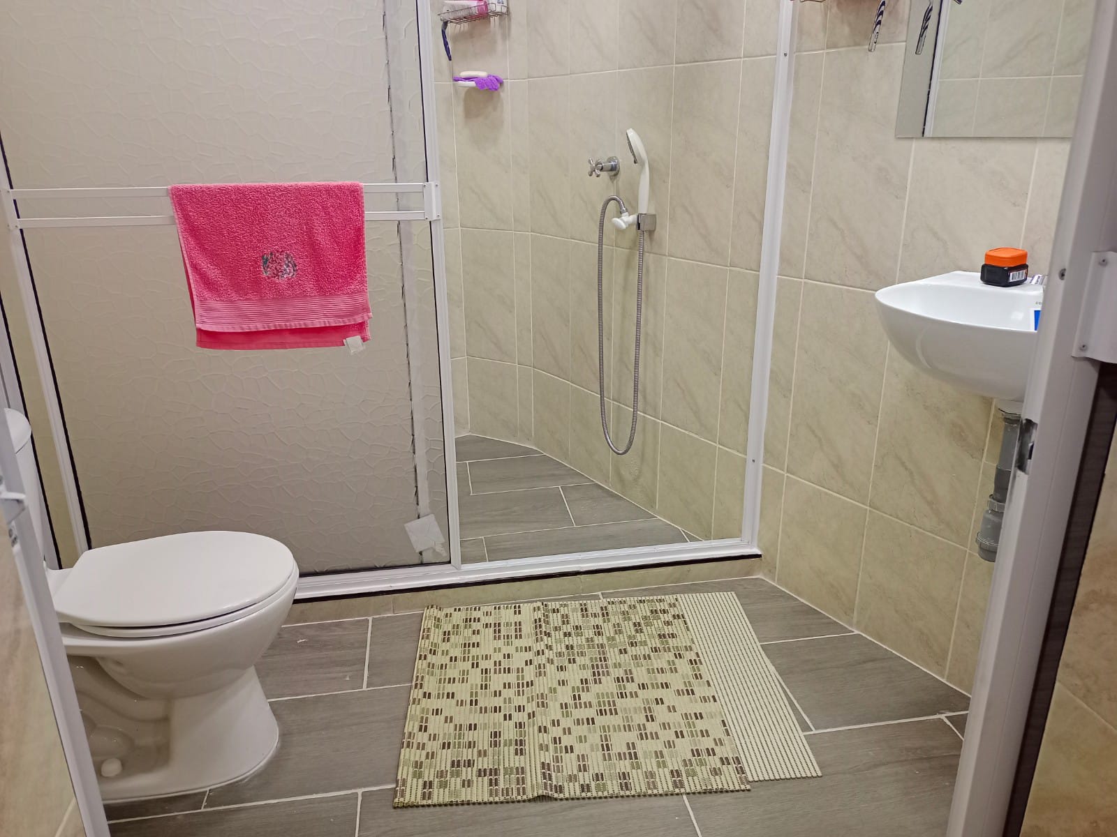 VENDO CASA CON APARTAESTUDIO PASEO LOS ALMENDROS (J.I.T)WASI5343900