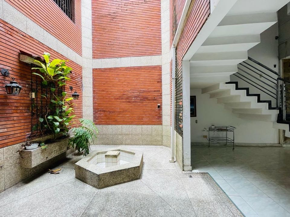 SE VENDE AMPLIA CASA EN MIRAFLORES LO WASI 6476969