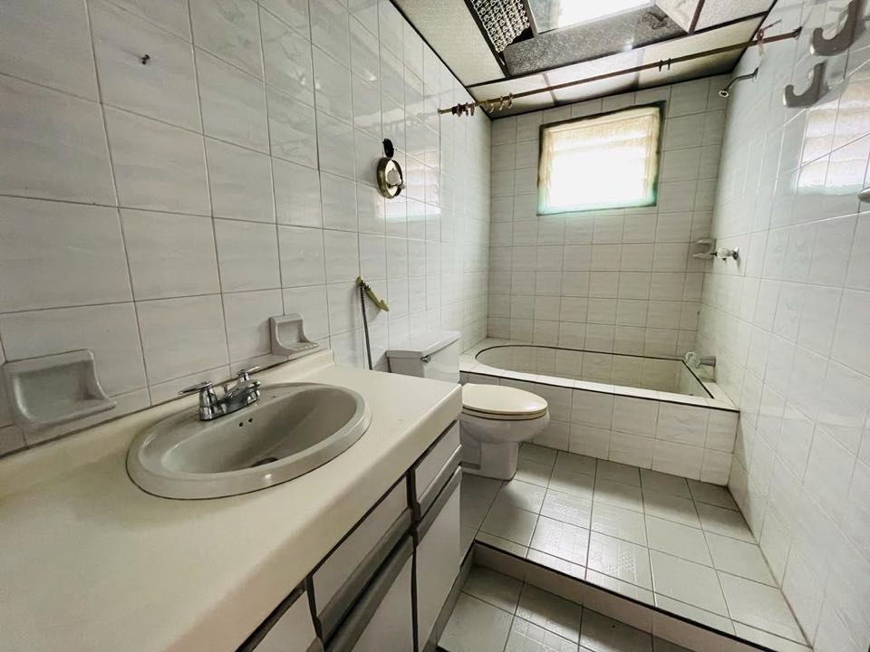 SE VENDE AMPLIA CASA EN MIRAFLORES LO WASI 6476969