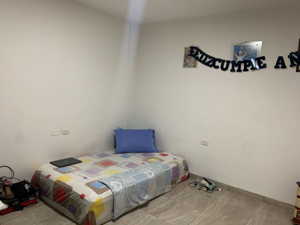 SE VENDE CASA 3 PISOS REMODELADA EL JARDIN (KD)CW4961059